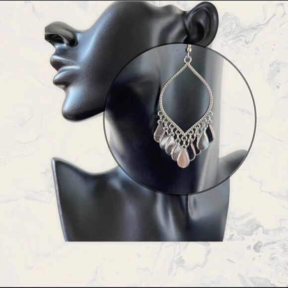 3/$25❗️Water Drop Tassel Earrings - Picture 2 of 3